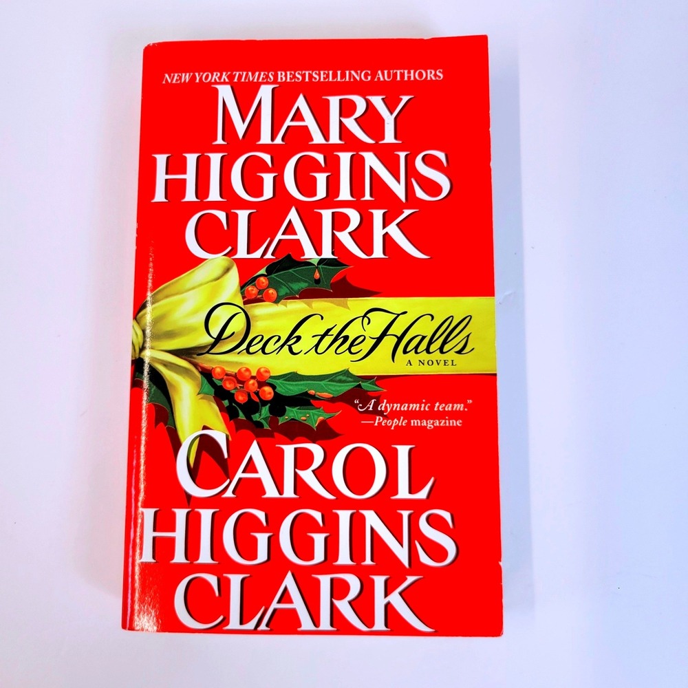 Deck the Halls Mary Higgins Clark Holiday Mystery Red Paperback Book